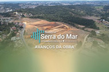 As obras do loteamento Serra do Mar, em Rio Negrinho/SC, estão em pleno andamento e já apresentam avanços significativos na etapa de terraplanagem.